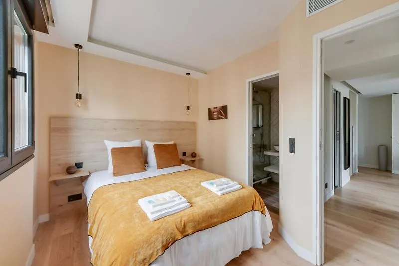 182 Two - Superb In * Paris