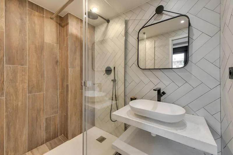 182 Two - Superb In Paris